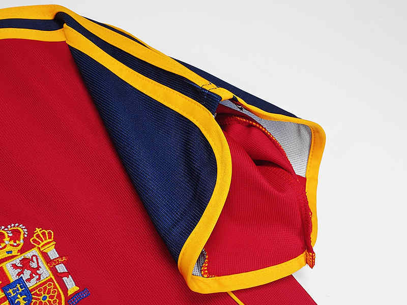 Retro Version 2000 Spain Home Red Thailand Soccer Jersey AAA-811