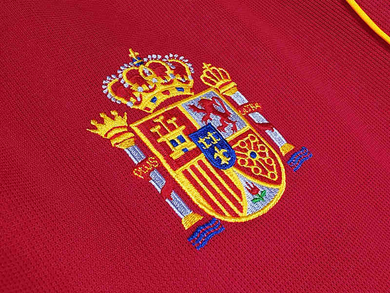 Retro Version 2000 Spain Home Red Thailand Soccer Jersey AAA-C1046