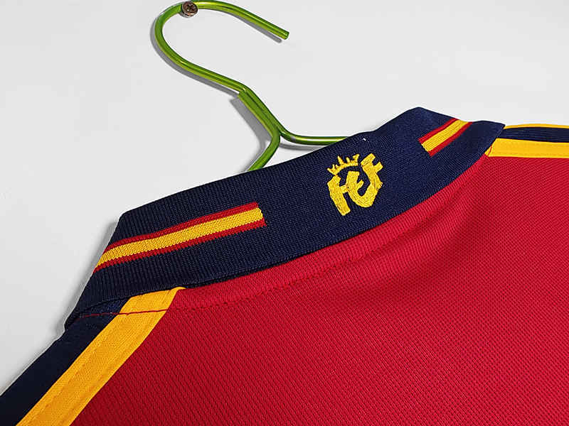 Retro Version 2000 Spain Home Red Thailand Soccer Jersey AAA-C1046