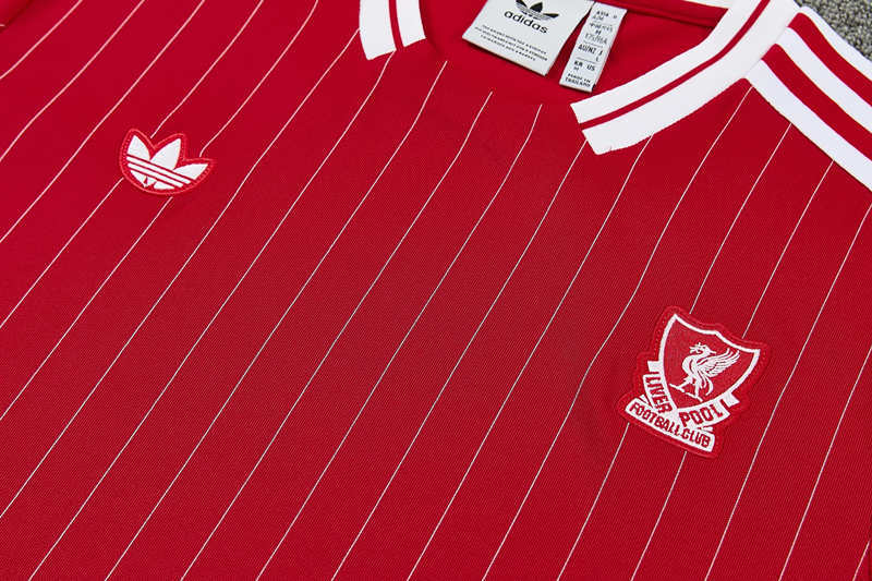 26-27 Retro Liverpool Red Thailand Soccer Short-sleeved Uniform-418