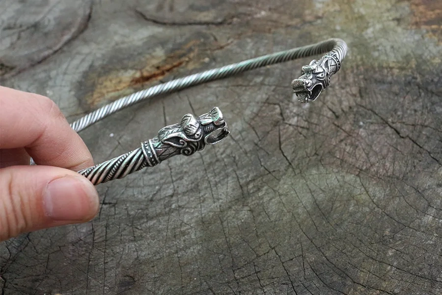 1pcs viking wolf bracelet Viking Wolf Head Fenrir Torc Neck Ring Ragnar Handmade Heavy Twisted Brass Wire Pagan Norse