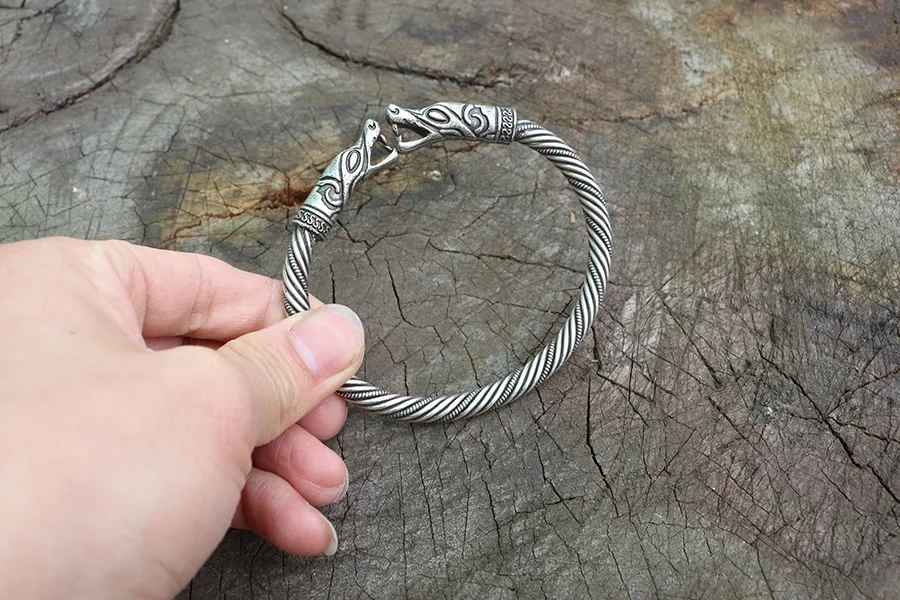 1pcs viking wolf bracelet Viking Wolf Head Fenrir Torc Neck Ring Ragnar Handmade Heavy Twisted Brass Wire Pagan Norse