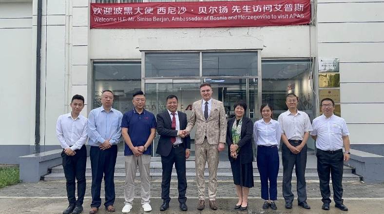 Group commemorative photo of Ambassador Sini&scaron;a Berjan with Tianjin Apas team and guests