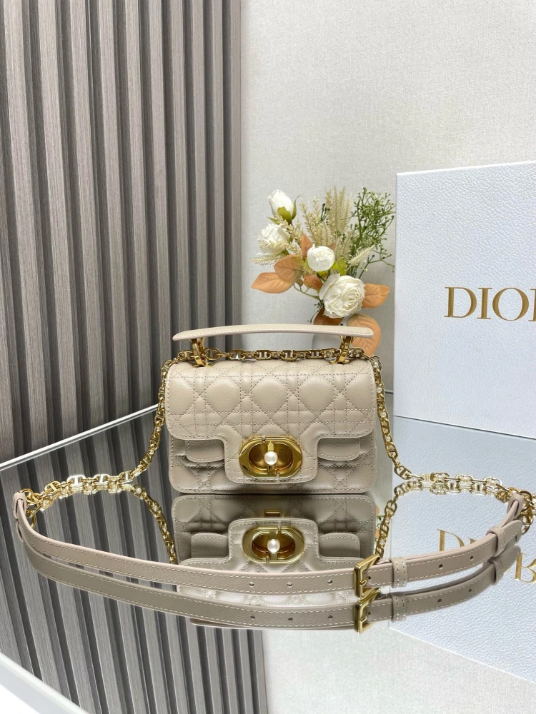 Dior Jolie