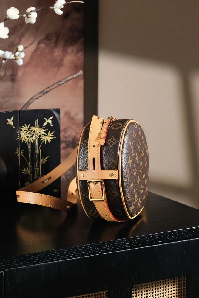 LV BOITECHAPEAUSOUPLE M45578