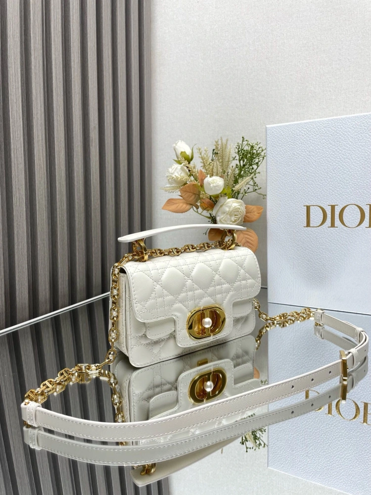 Dior Jolie
