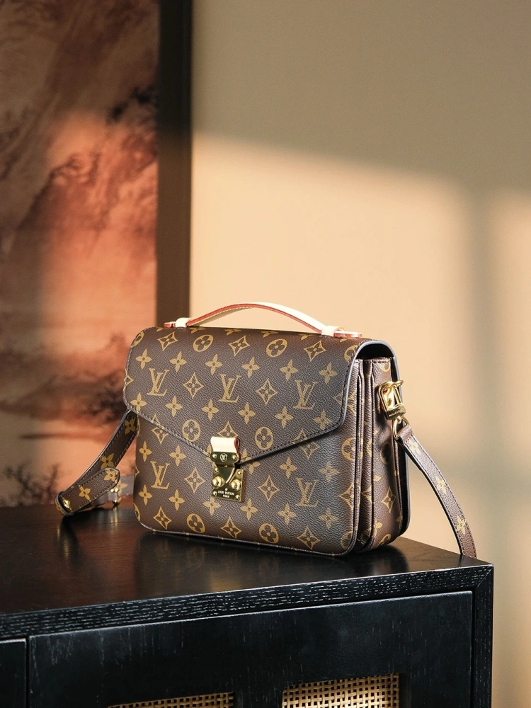 LV pochette métis m44875