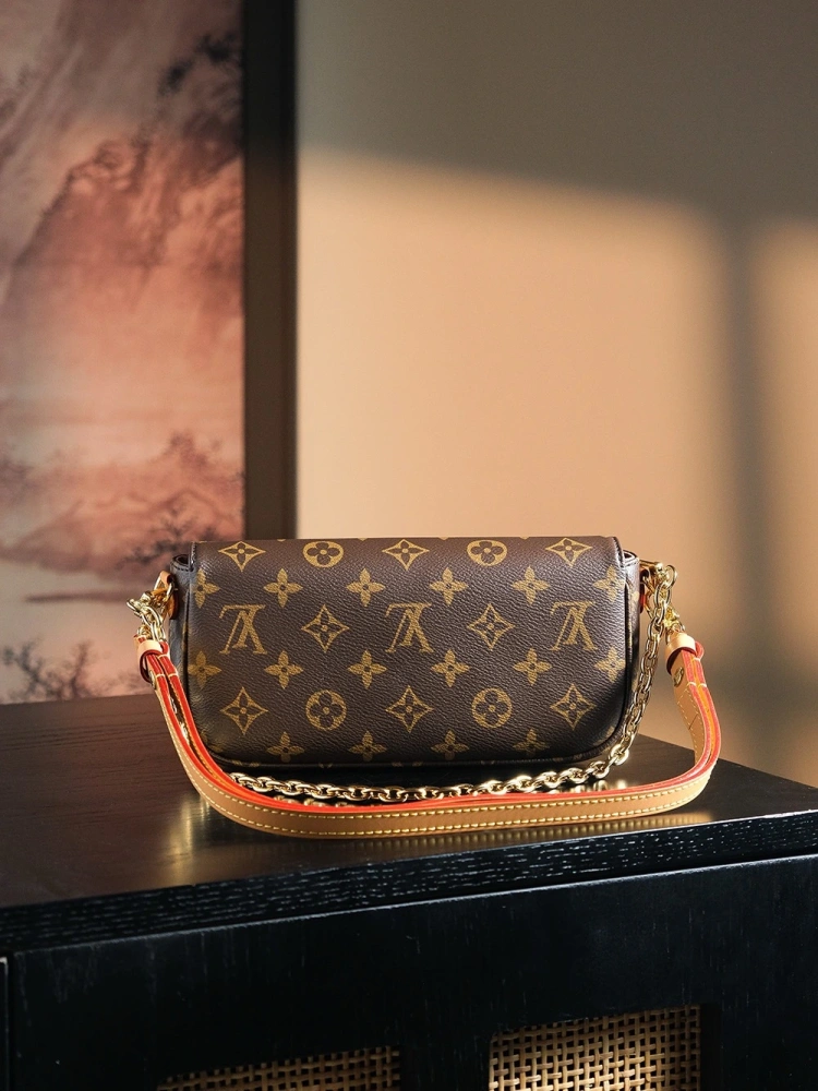 LV pochetteaccessoires
