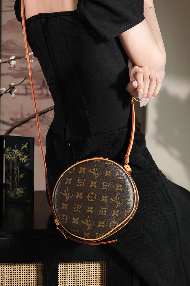 LV BOITECHAPEAUSOUPLE M45578