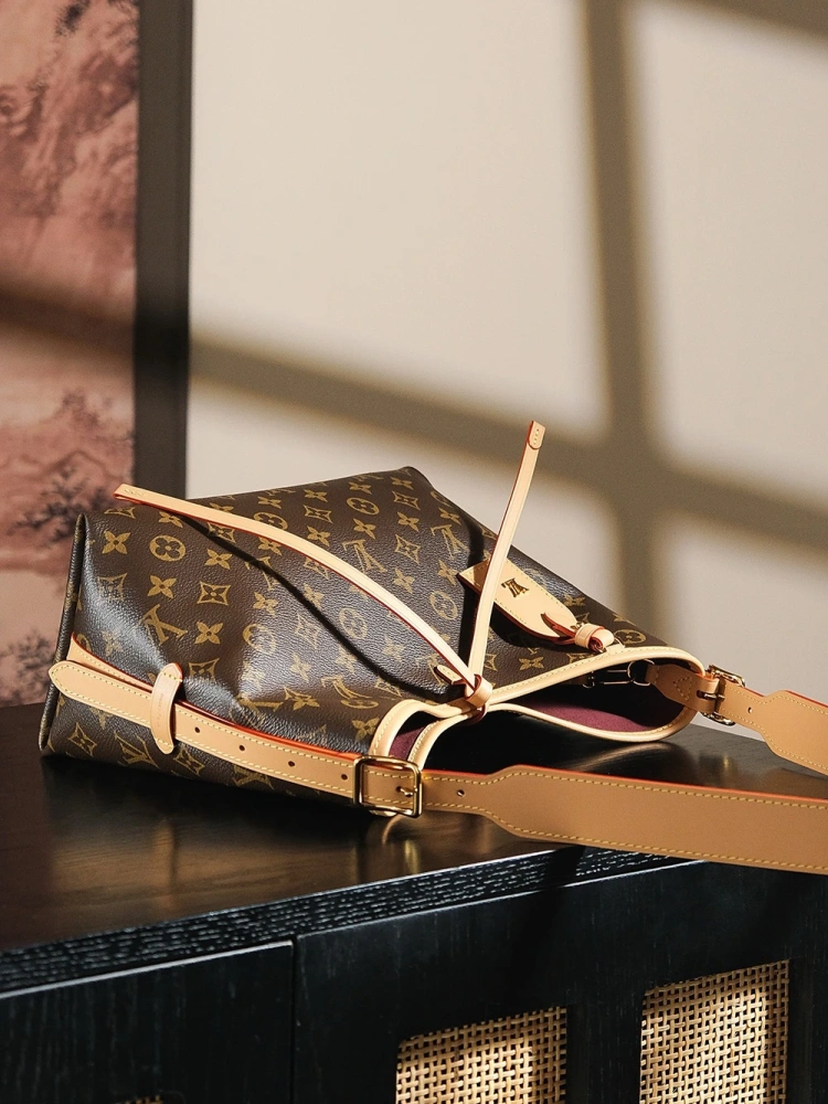 LV M46203carryall small handbag