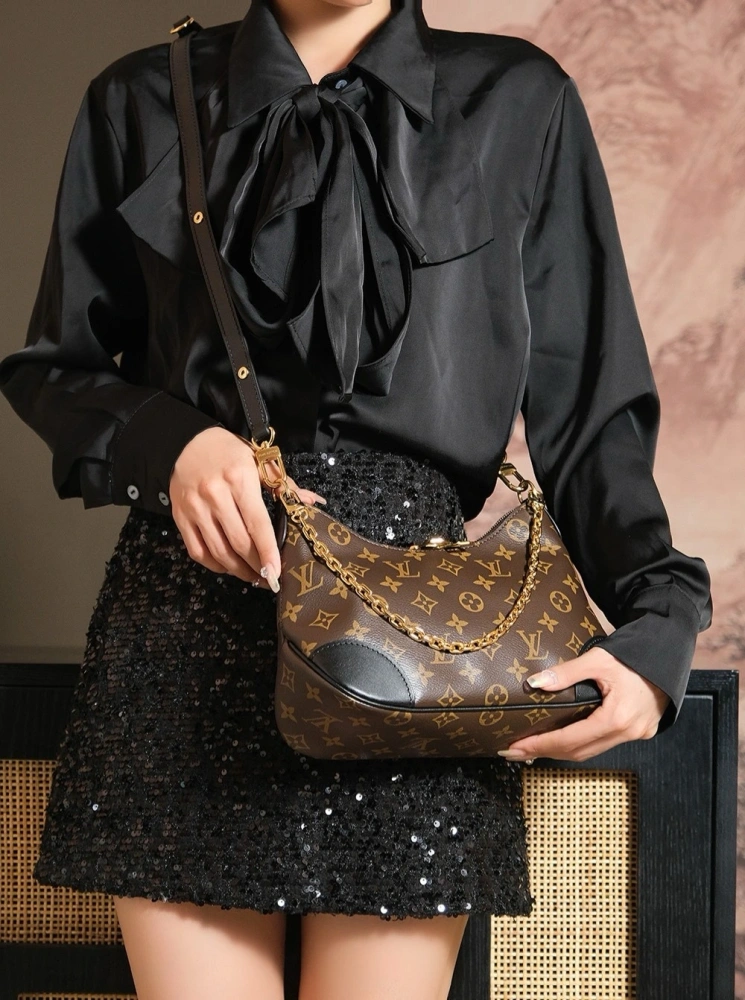 LV shoulder bag m45831