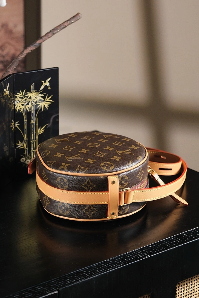 LV BOITECHAPEAUSOUPLE M45578