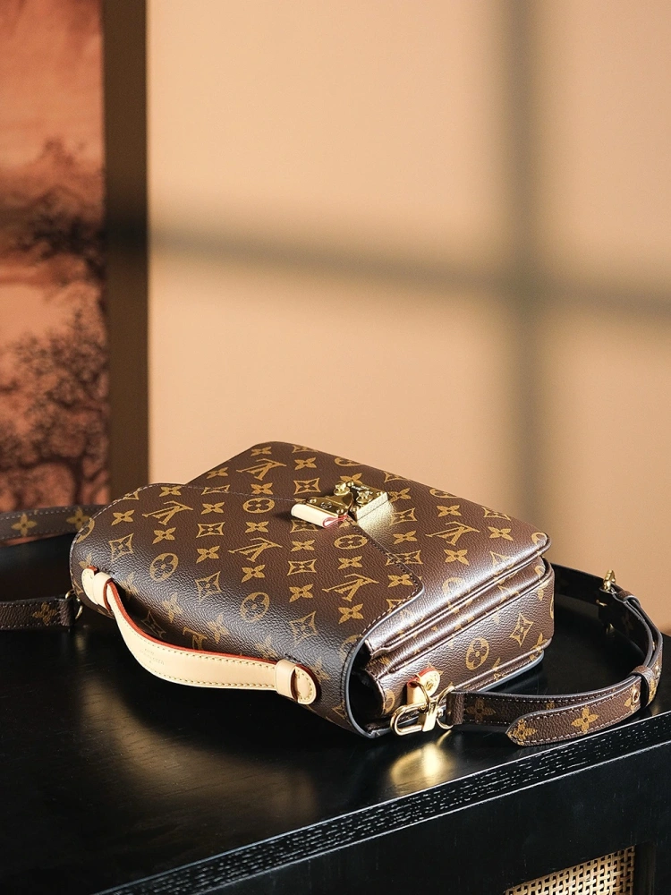 LV pochette métis m44875
