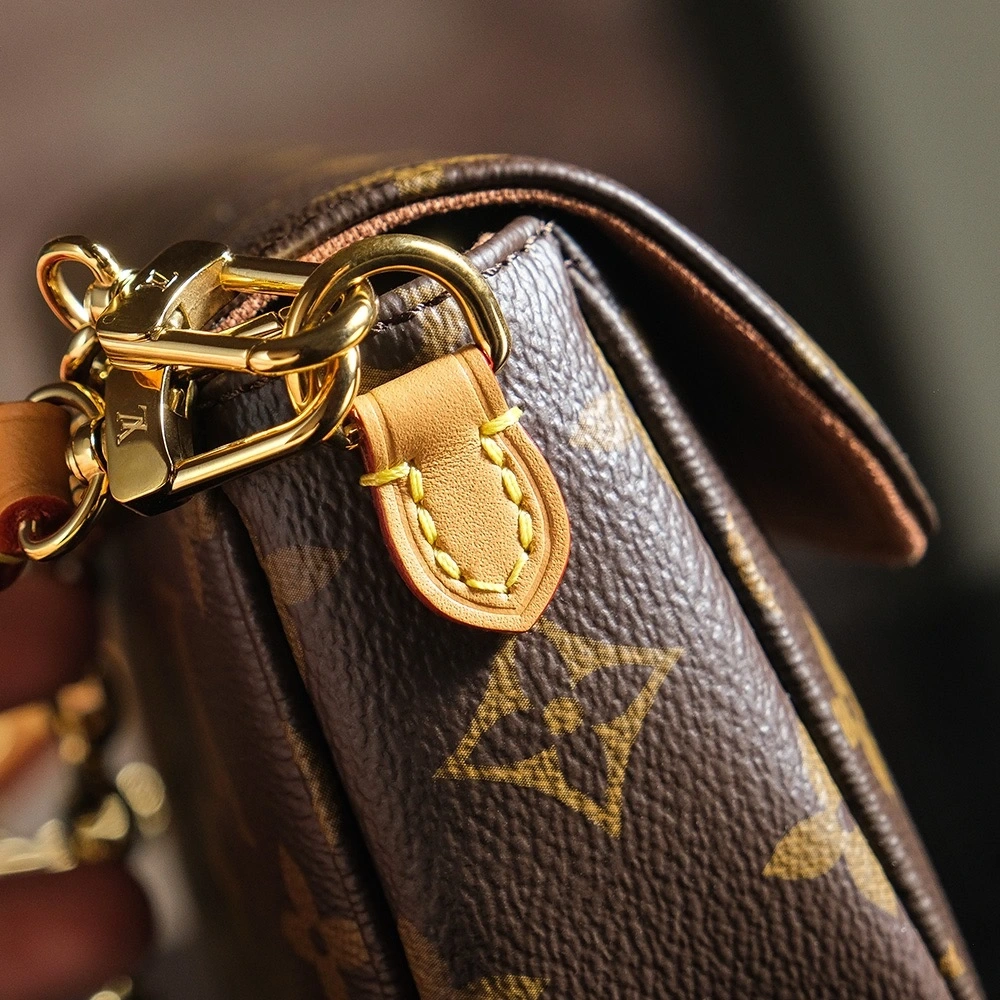 LV pochetteaccessoires