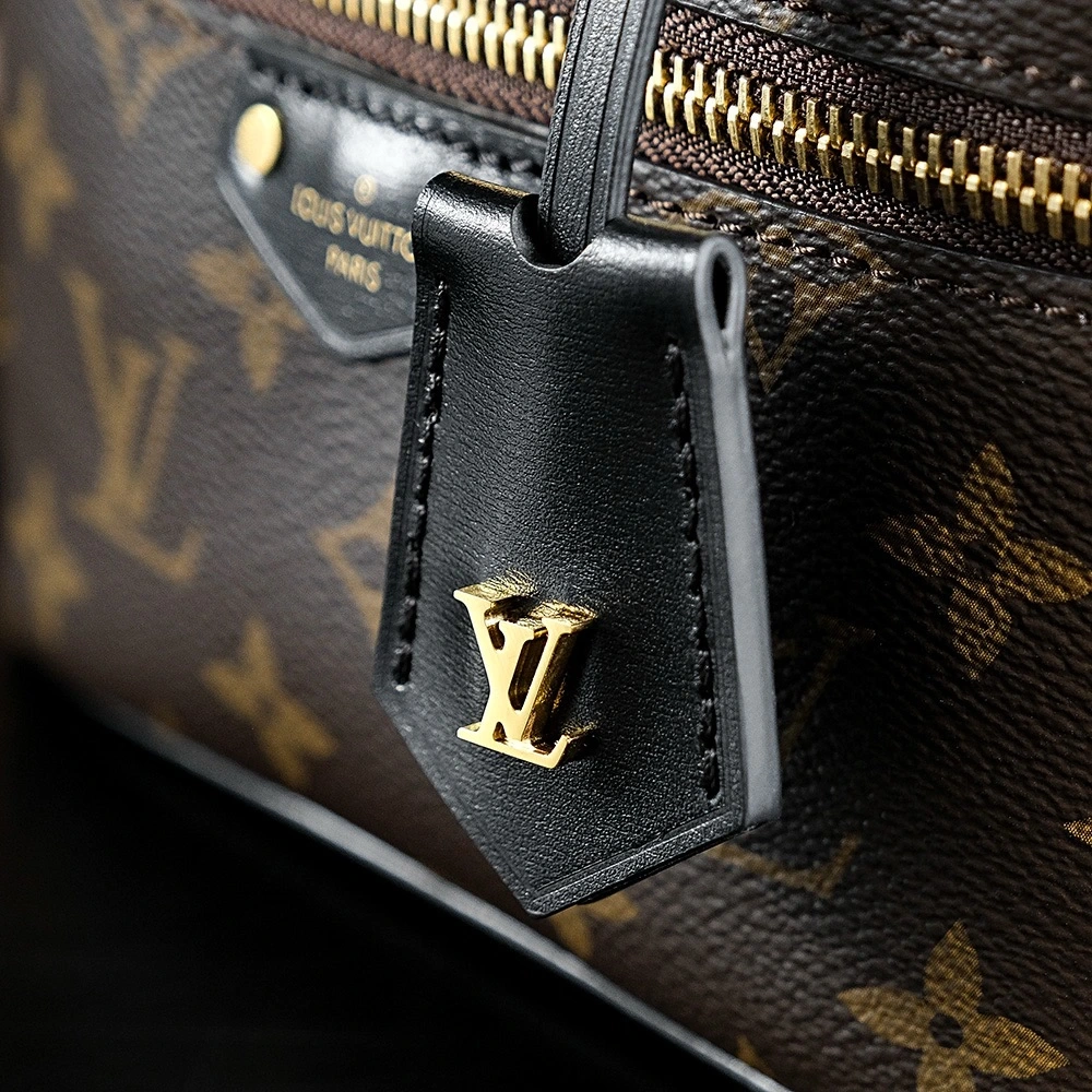 LV Vanity Chain Pouch