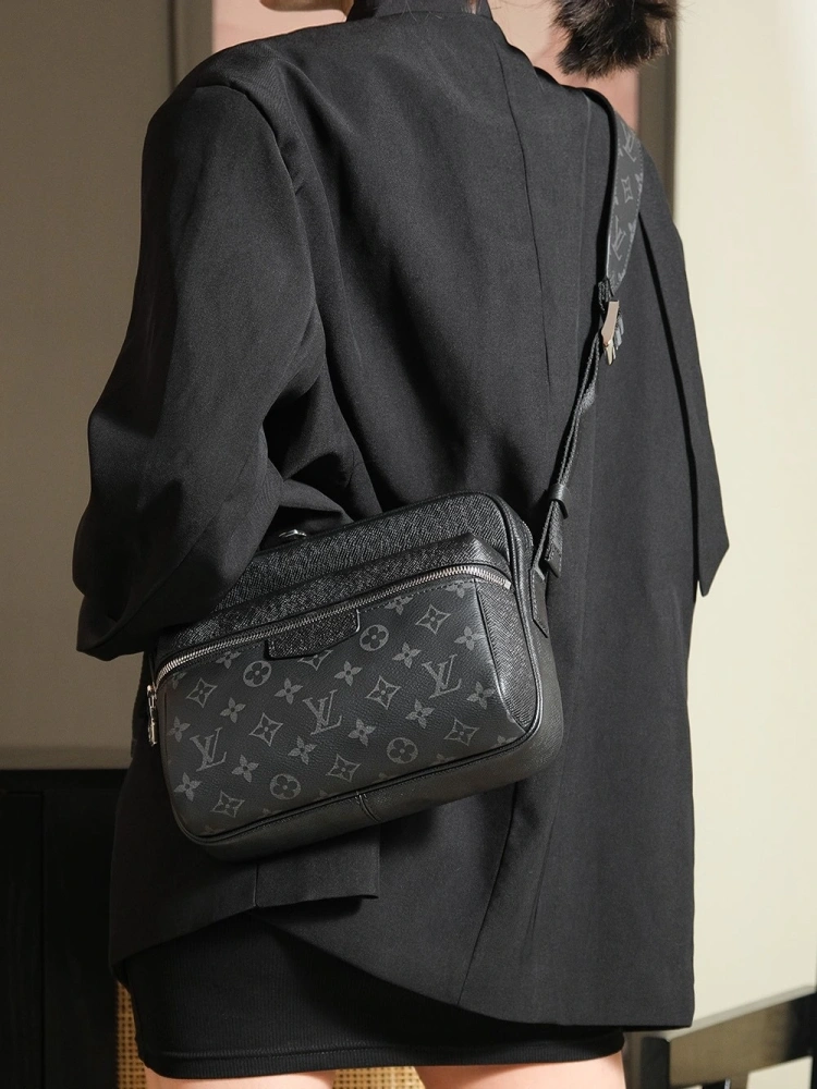 LV OUTDOOR Crossbody Bag M30233