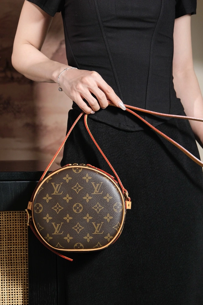 LV BOITECHAPEAUSOUPLE M45578