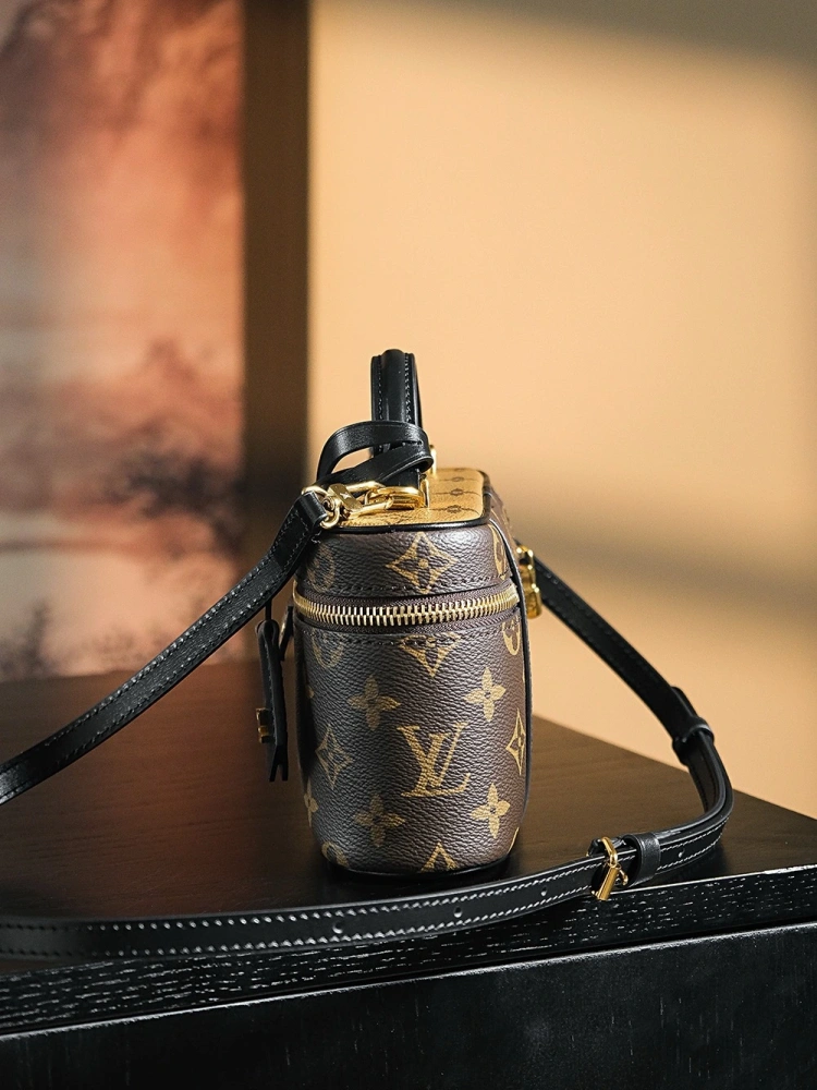LV Vanity Chain Pouch