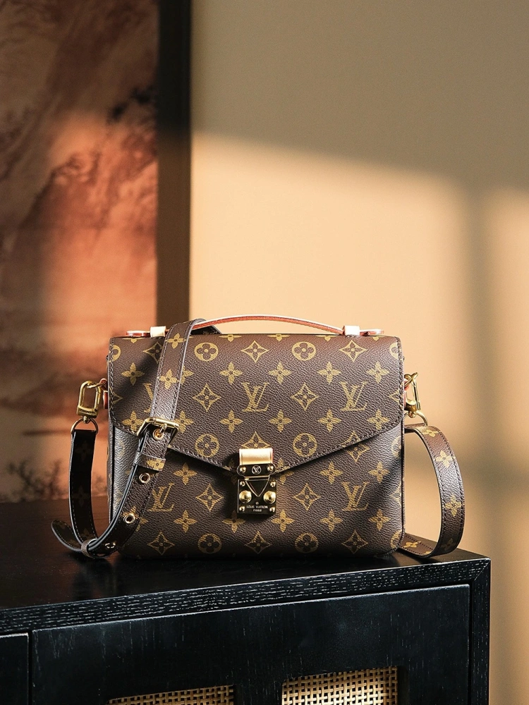 LV pochette métis m44875