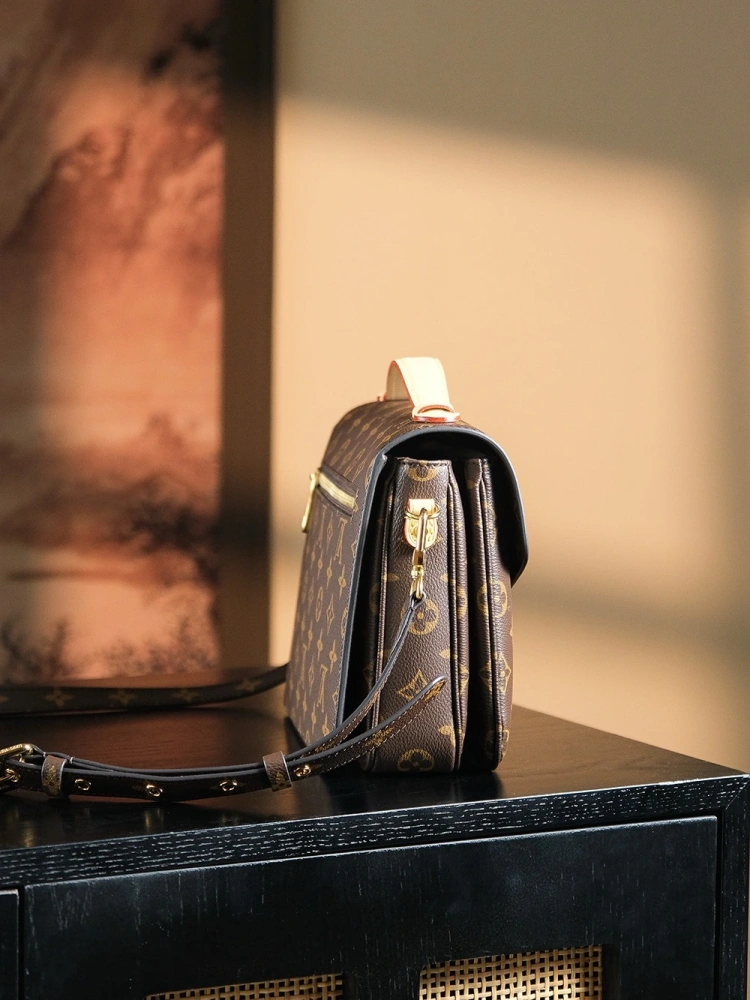 LV pochette métis m44875