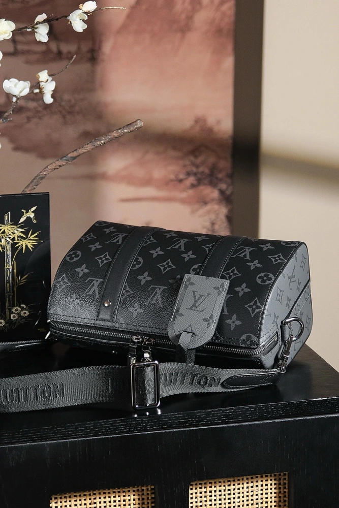 LV Keepall series, the favorite bag for trendy men