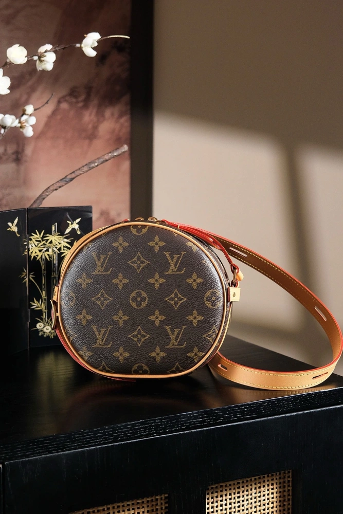 LV BOITECHAPEAUSOUPLE M45578