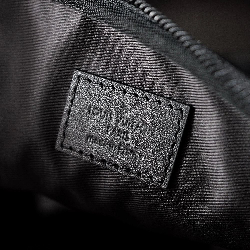 LV Ques messenger bag