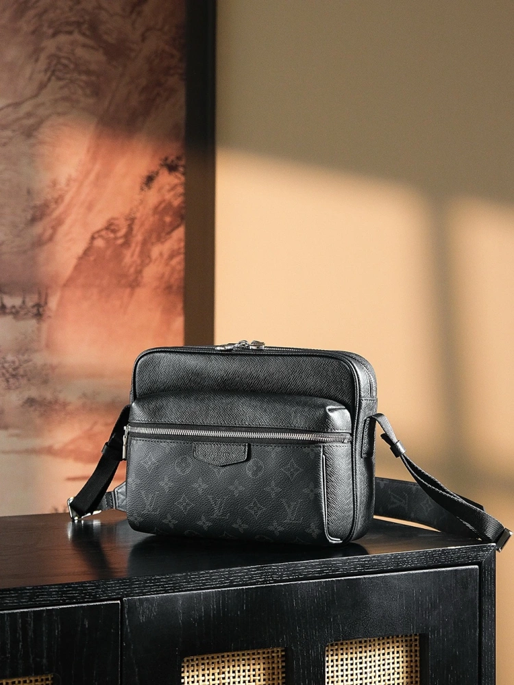 LV OUTDOOR Crossbody Bag M30233