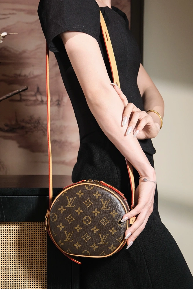 LV BOITECHAPEAUSOUPLE M45578