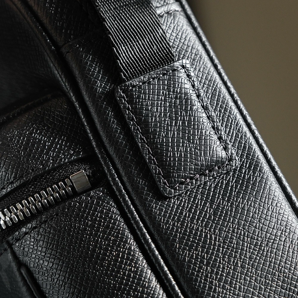 LV OUTDOOR Crossbody Bag M30233