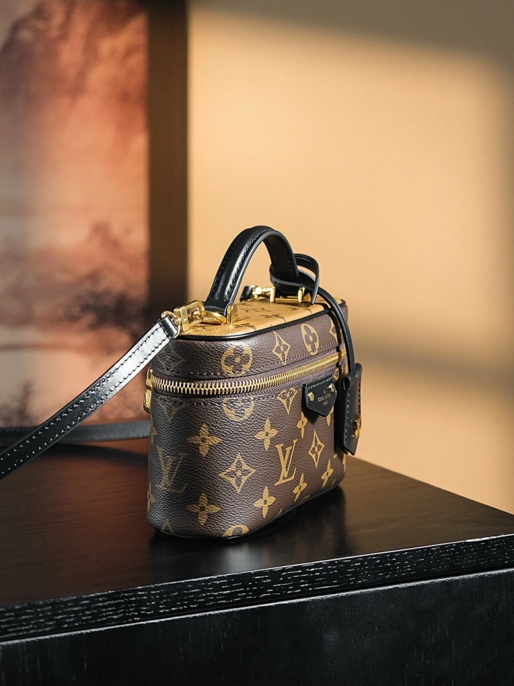 LV Vanity Chain Pouch