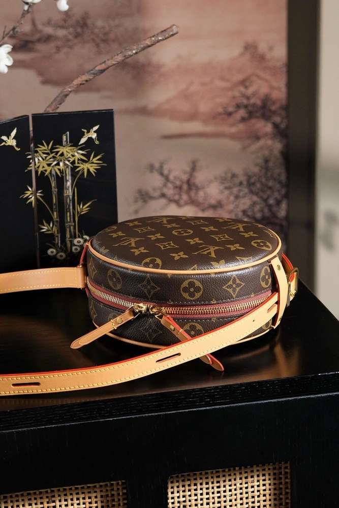 LV BOITECHAPEAUSOUPLE M45578