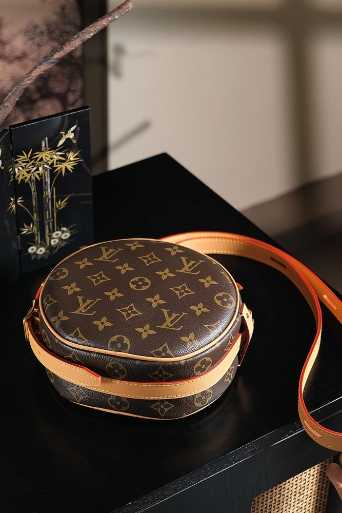 LV BOITECHAPEAUSOUPLE M45578