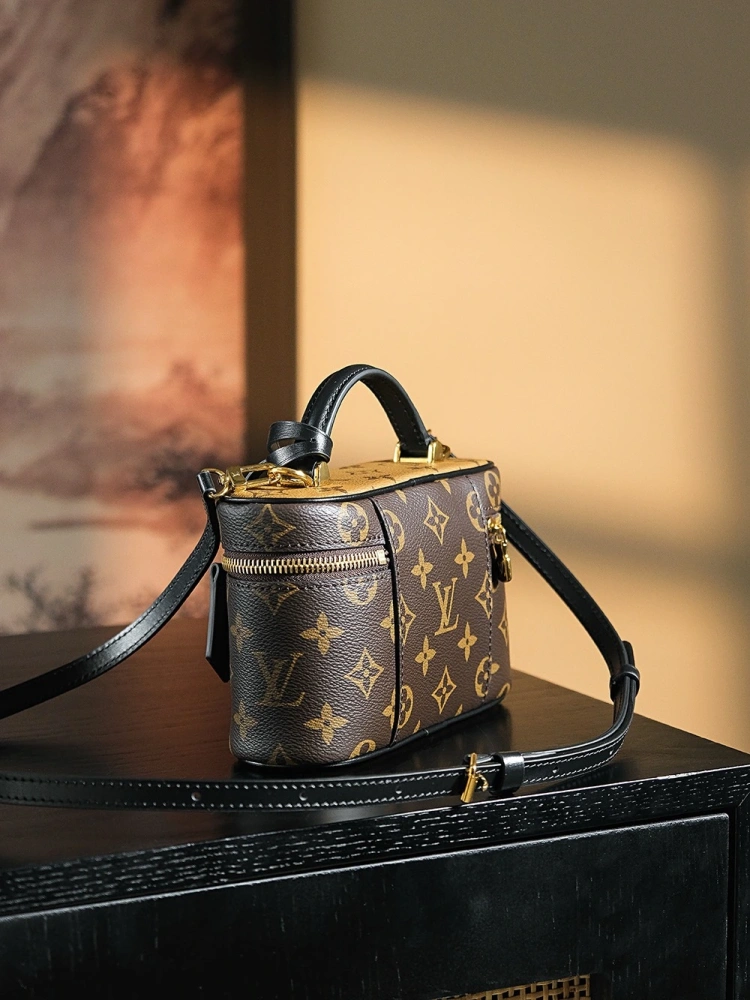 LV Vanity Chain Pouch