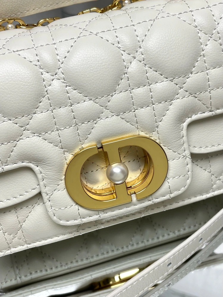 Dior Jolie