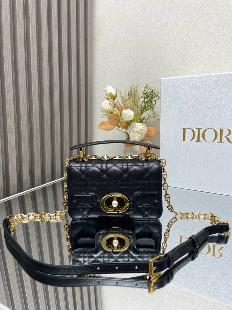 Dior Jolie