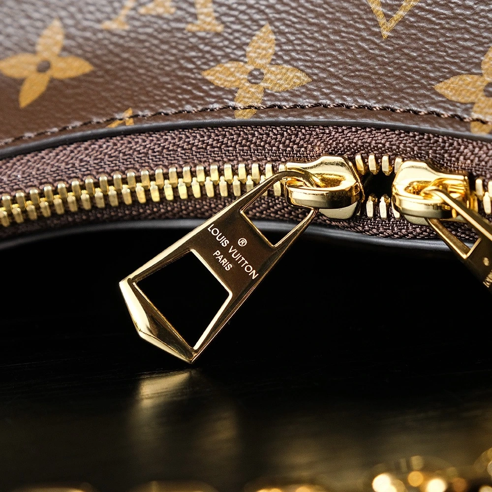 LV shoulder bag m45831