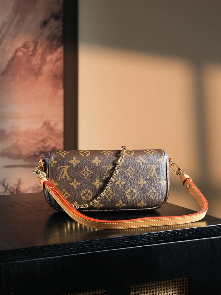 LV pochetteaccessoires