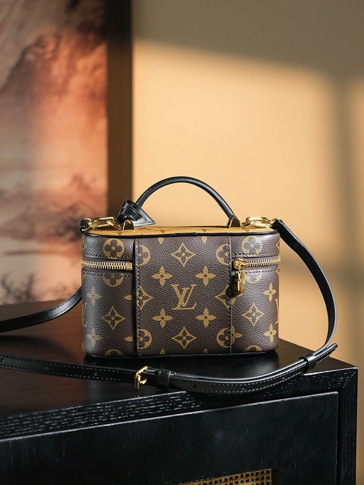 LV Vanity Chain Pouch