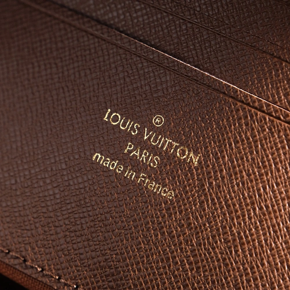 LV pochetteaccessoires