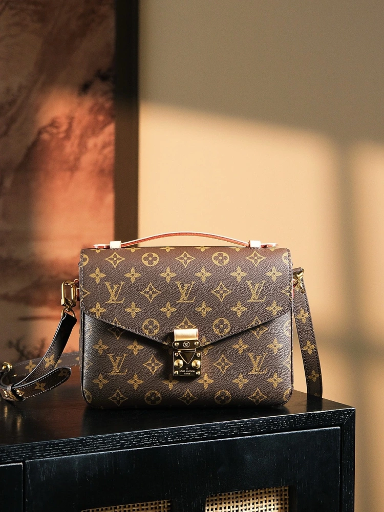 LV pochette métis m44875