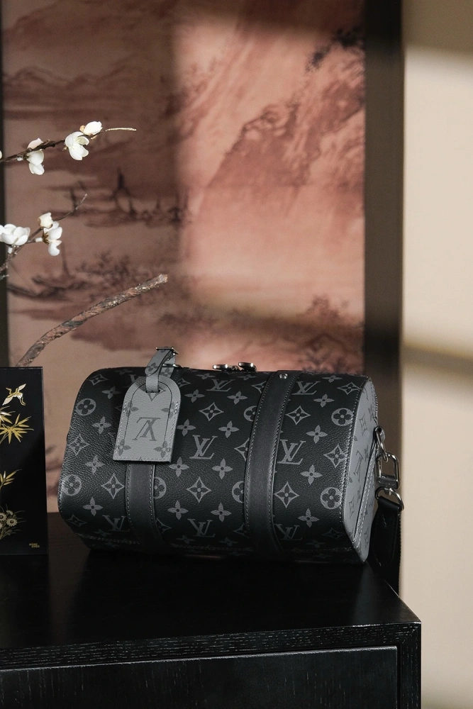 LV Keepall series, the favorite bag for trendy men