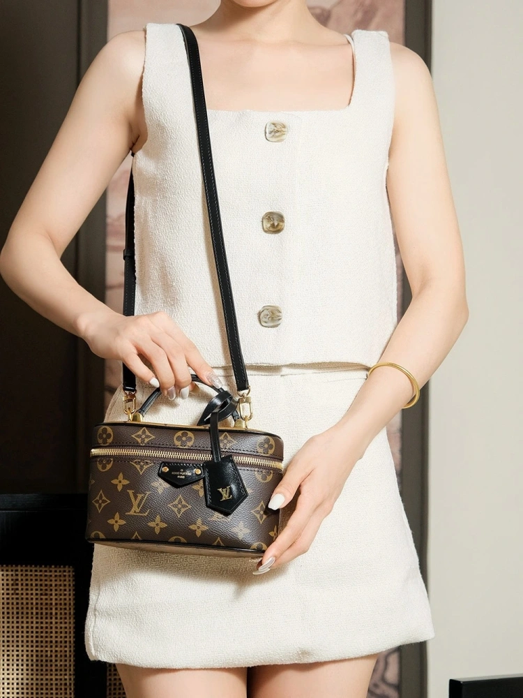 LV Vanity Chain Pouch