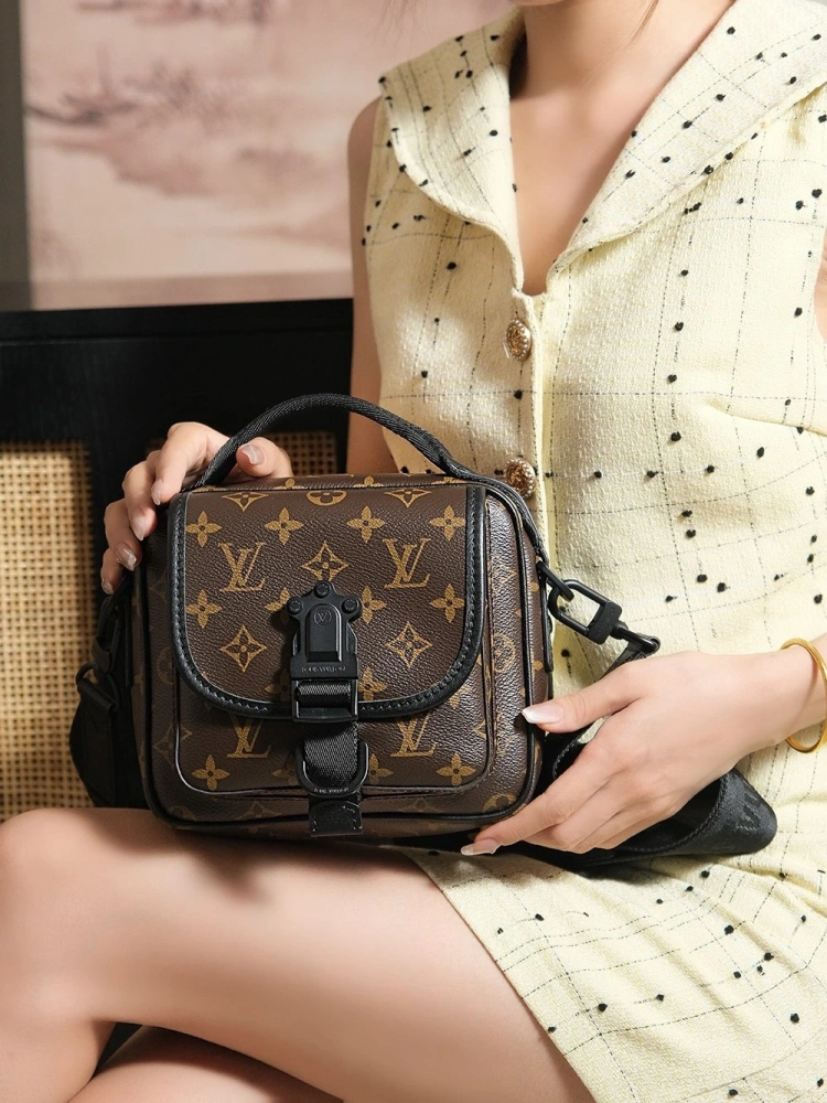 LV Ques messenger bag