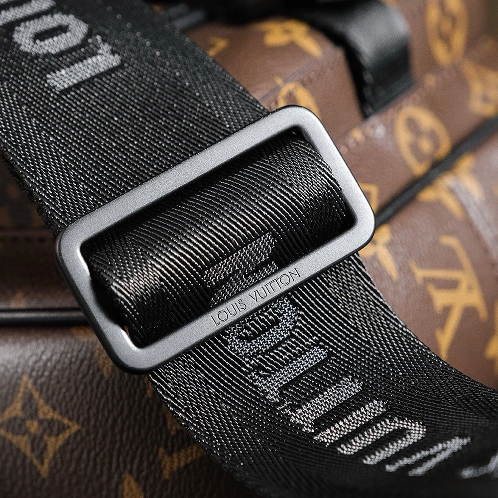 LV Ques messenger bag