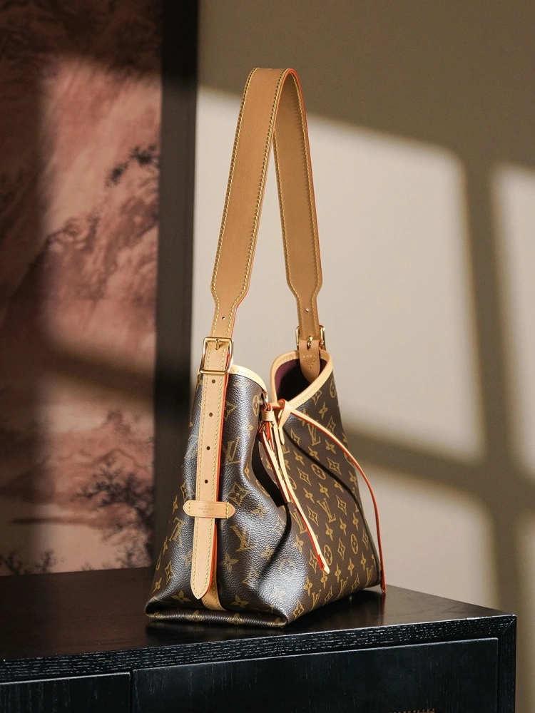 LV M46203carryall small handbag