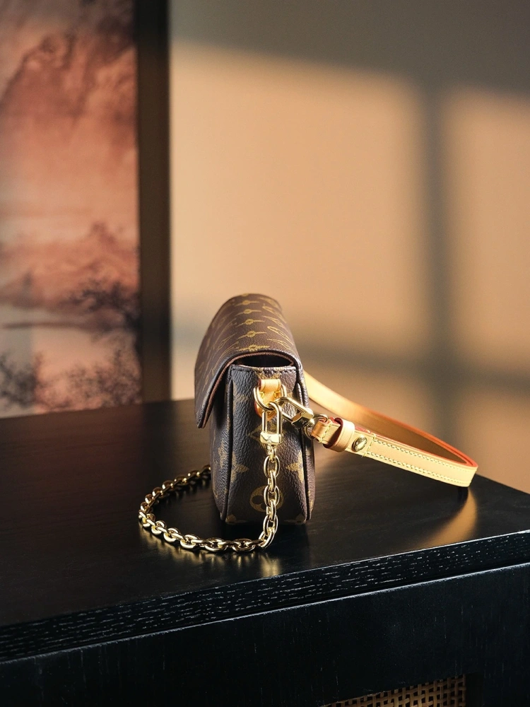 LV pochetteaccessoires