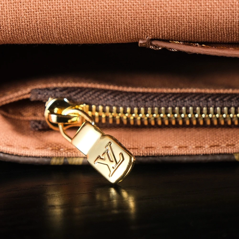 LV pochetteaccessoires
