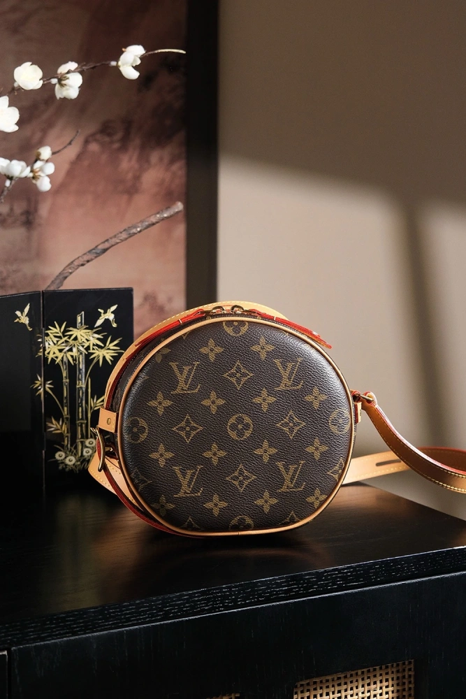 LV BOITECHAPEAUSOUPLE M45578
