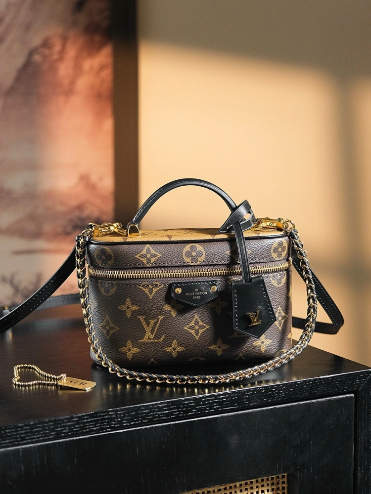LV Vanity Chain Pouch